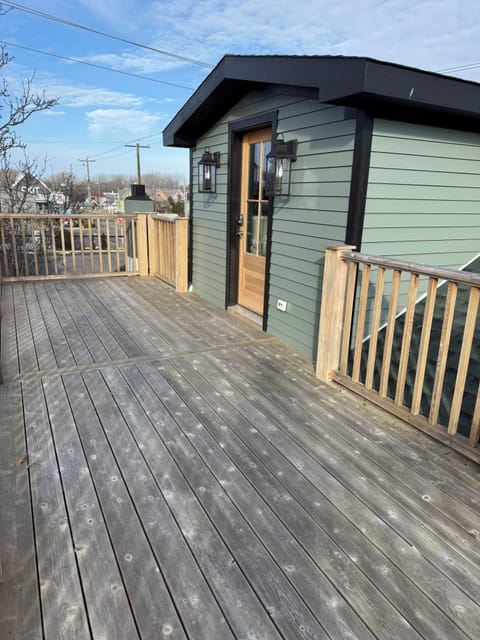 Upper deck