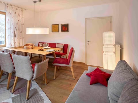 Vacation apartment W8, 1 bedroom, 2 bedrooms, kitchen, shower bath WC - Ferienhaus Hotel Post Apartment in Carinthia, Austria