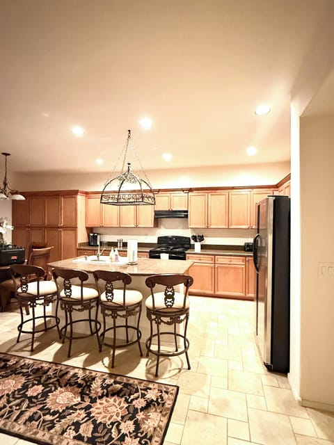 Full gourmet kitchen