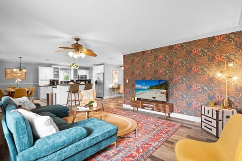 Open floor plan featruing. living room, dining area, and kitchen