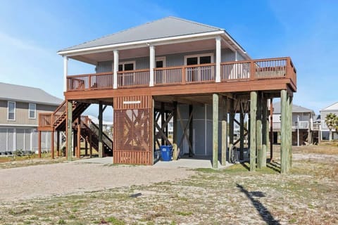  Sun, sand & relaxation! Stay in this 4BR coastal home, unwind in the hot tub, and enjoy the ocean breeze from the deck—just steps from the beach #RelaxAndRecharge