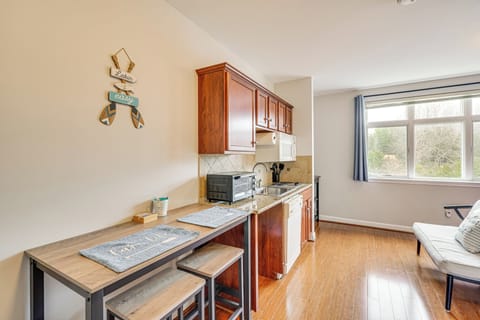 Kitchenette | Cooking Basics | Dining Area