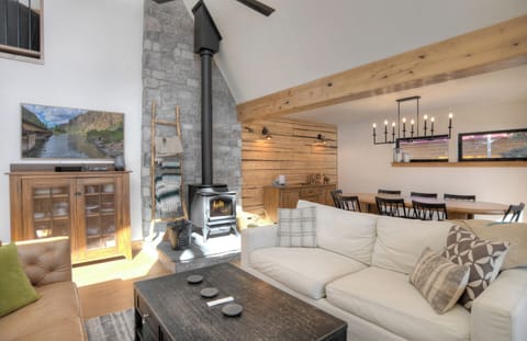 Fully equipped with a fireplace