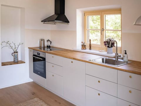 f74189b8-4a74-4ecd-9bce-0cd66c5e0fb3