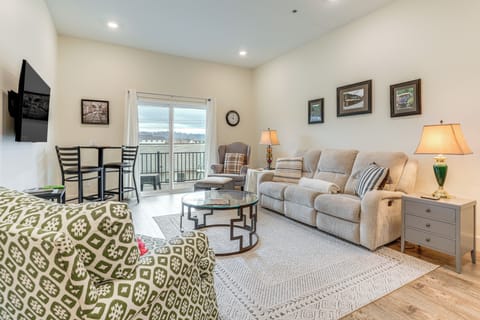 Chattanooga Vacation Rental | 2BR | 2BA | 1,150 Sq Ft | Stairs Required