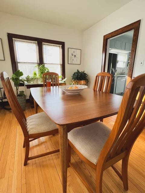 Relax and dine with family and friends. 