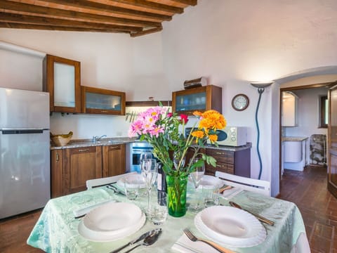 Furniture, Chair, Outdoor Furniture, Kitchen & Dining Room Table, Glass, Balcony, Shade, Outdoor Table, Coffee Table, Aluminium