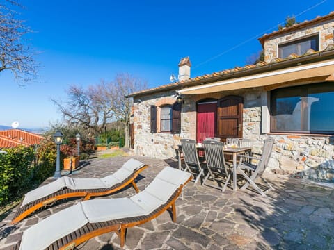 Furniture, Chair, Outdoor Furniture, Kitchen & Dining Room Table, Glass, Balcony, Shade, Outdoor Table, Coffee Table, Aluminium