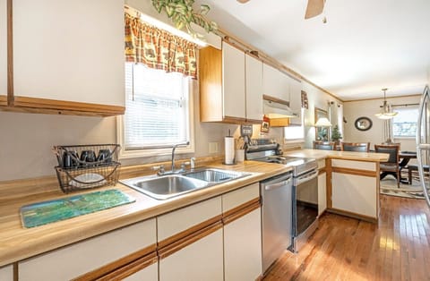 Kitchen--- Bright and Inviting