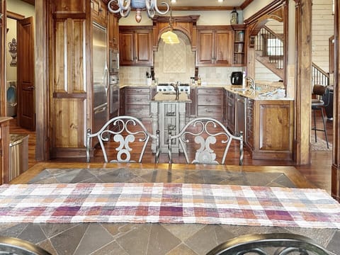 Trails End - dining and kitchen