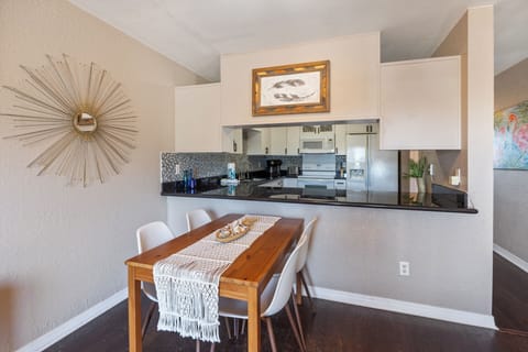 Kate's Place at 13554 Perdido Key Drive - Close enough to the beach to run home for lunch if you prefer that to a picnic!