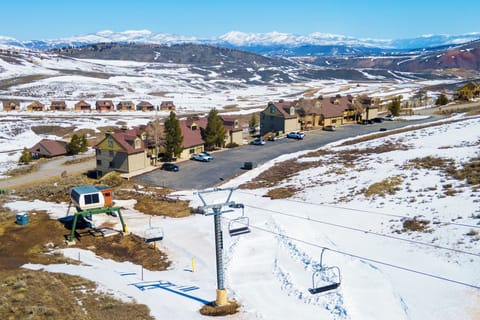 Ski-in location with chairlift access right at your doorstep and stunning mountain valley views.