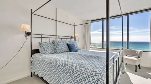 King size bed with a gorgeous view of the Gulf.