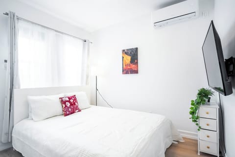 Bedroom with Queen-size Luxury Memory Foam Mattress