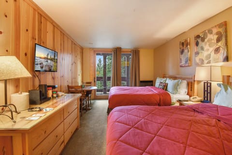 Studio with 2 Queen beds, Smart TV, and balcony