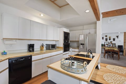 Full kitchen w/ toaster oven, drip coffee pot, Keurig, electric stovetop, double oven, and more