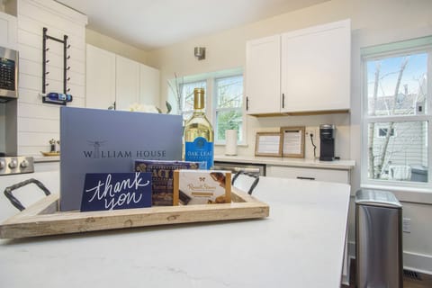 Kitchen - Center Island of Kitchen