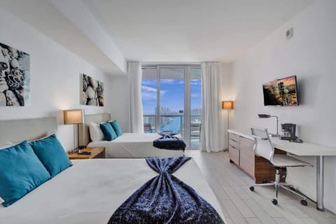 Guest bedroom with 2 full size beds and Canal View