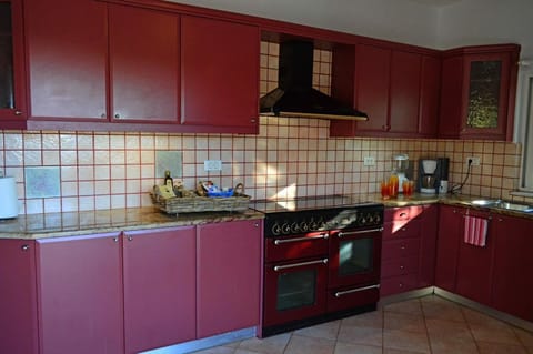 Big family kitchen at the flat (gas kitchen)