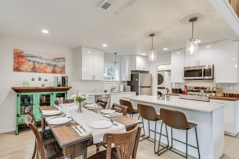 Dining Area & Kitchen | 1st Floor | Keurig K-Duo | Toaster | Blender