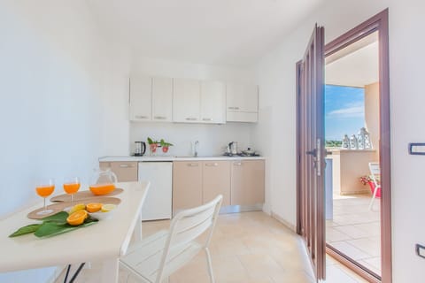 Flooring, Interior Design, Furniture, Floor, Apartment, Home, Chair, Ceiling, Kitchen & Dining Room Table, Wood Stain