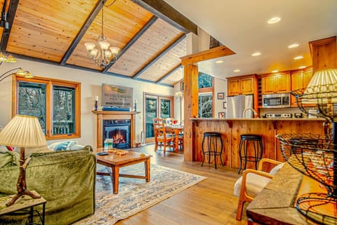 Welcome to Horizons Condo 164, a 3BD-3BA downtown Ketchum condo