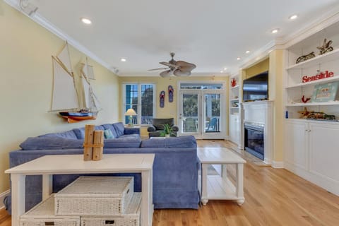 Main Living Area (2nd Floor)