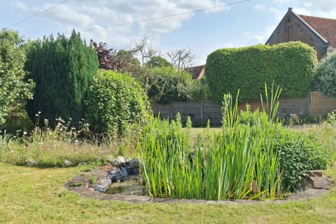 Windy Ridge: Pretty, enclosed garden