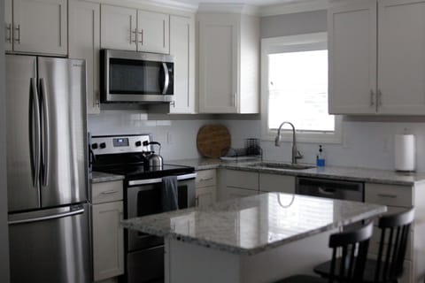 Drip Coffee Maker, Blender, Toaster, Pots, Pans, Cooking Utensils, and all the Essentials!