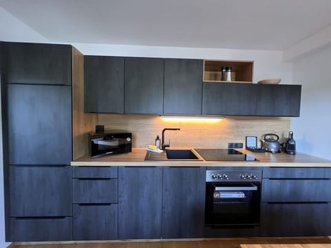 Cabinetry, Countertop, Kitchen Sink, Property, Tap, Furniture, Kitchen Stove, Kitchen Appliance, Building, Kitchen