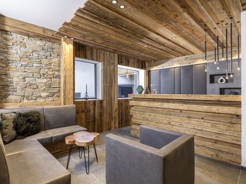 Property, Table, Building, Couch, Wood, Window, Lighting, Interior Design, Architecture, Flooring