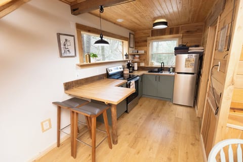 This cabin kitchen has everything you need for a comfortable Red River Gorge stay.