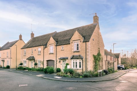 Blenheim Corner - StayCotswold