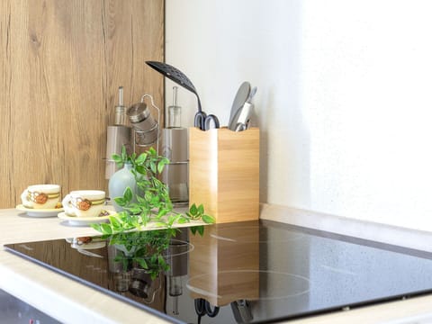 Kitchen, Countertop, Wood, Flooring, Kitchen Appliance, Tableware, Fruit, Floor, Home Appliance