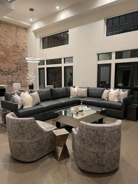 Stylish Living Room with Comfortabe Seating  + Smart Tv