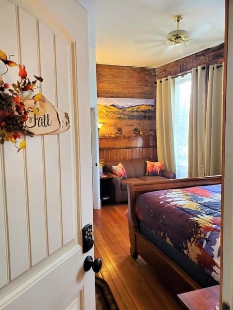 Welcome to the Fall Suite