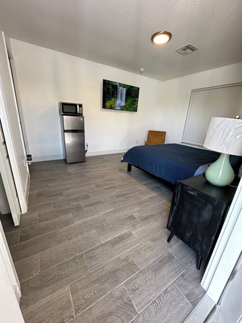 1 Master Bedroom
