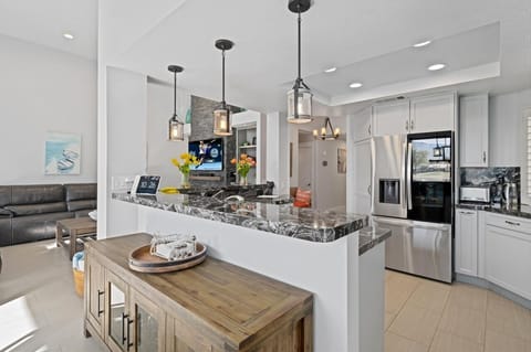 Light and bright kitchen with everything you need for vacation!