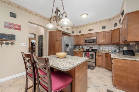 The granite countertops and stainless steel appliances create an inviting atmosphere for culinary creativity. #CulinaryHaven
