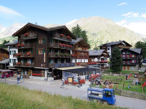 Building, Town, Urban Design, Mountain Range, Mountain Village, Alps, Resort Town