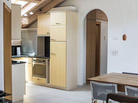 Kitchen Appliance, Kitchen, Interior Design, Wood, Furniture, Flooring, Major Appliance, Cabinetry, Countertop, Ceiling