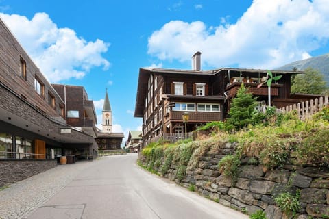 Immediate Surroundings [summer] (<1 km)