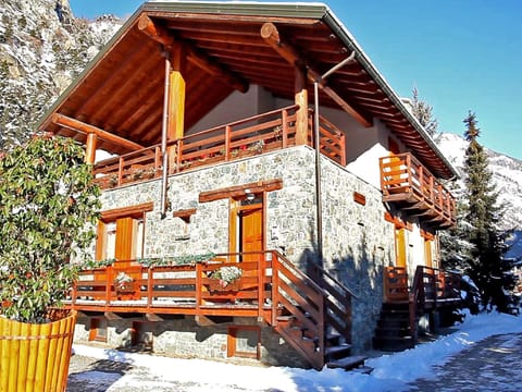 Holiday Home Exterior [winter]