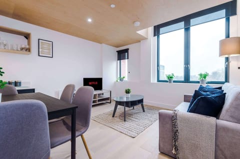 A warm and welcoming living room, perfect for relaxing and entertaining