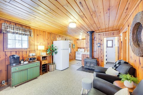 Living Room | Free WiFi | Wood-Burning Stove