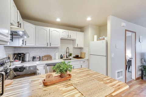 Kitchen | Keurig Coffee Maker | Toaster | Cooking Basics