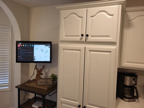 Your personal concierge! Our touchscreen guidebook provides instant access to house info and local tips.