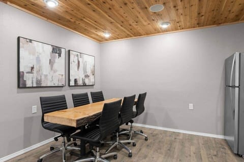 Designated dining area in kitchen.