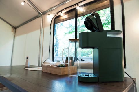 Keurig Coffee maker with coffee pods and cups included