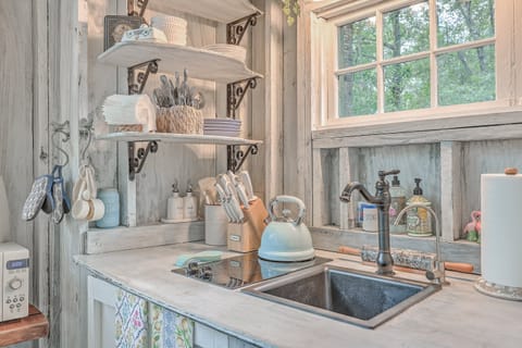 Enjoy all the comforts of home with a full array of appliances and modern conveniences.